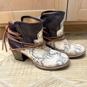 RARE Freebird Casey Snake Skin Brown Ankle Booties